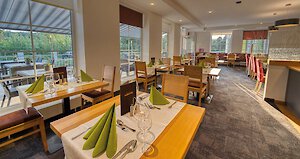Gemütliches Restaurant mit Terrasse Restaurant mit Terrasse im Wellnesshotel im Bayerischen Wald